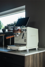 Wendougee Data S er bygget i helrustfritt stål for maksimal slitestyrke og tidløs design, med detaljer som "cool-touch" steamstaver og OLED-skjerm for umiddelbar tilbakemelding.