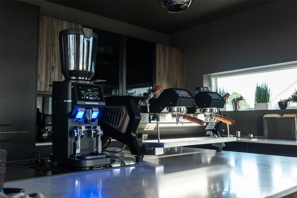 Wendougee S dragon SAT plassert sammen med kverner fra Wendougee