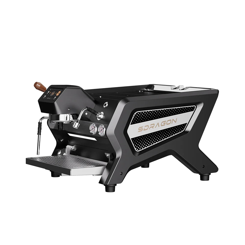 Wendougee S-dragon Solo er en kommersiell én-gruppers espressomaskin utviklet for baristaer og serveringssteder som krever pålitelighet, presisjon og kontroll – uten å ofre plass. 